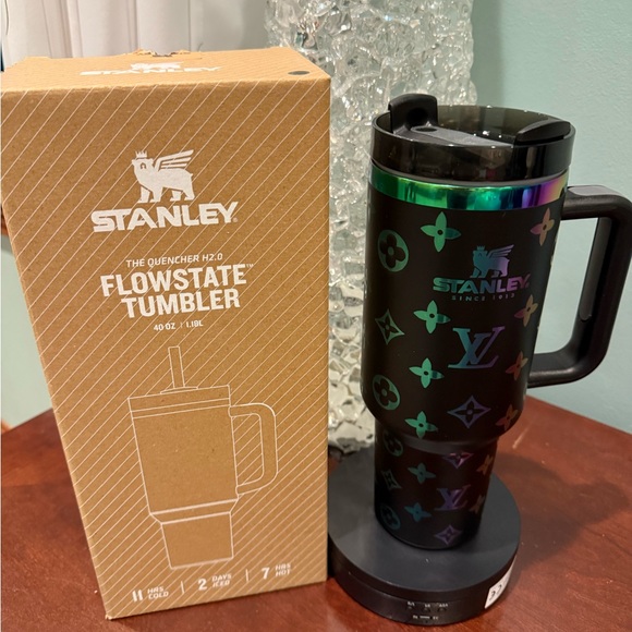 Stanley Black Flowstate Tumbler 40oz - Picture 1 of 5